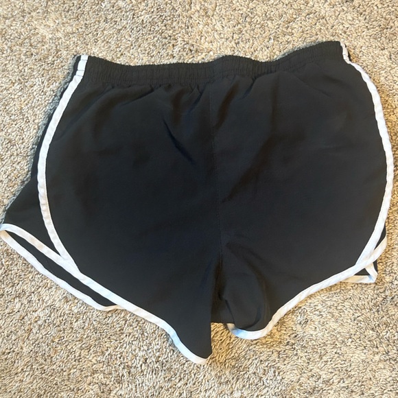 Black Nike shorts - Picture 3 of 3
